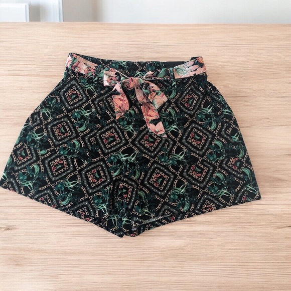 White House Black Market Pants - WHBM High-Rise Matte Jersey Shorts size L
